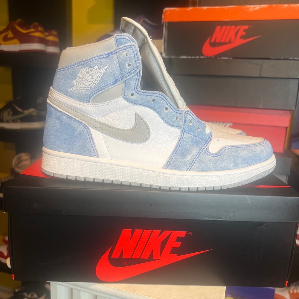 Jordan 1 Retro Hyper Royal